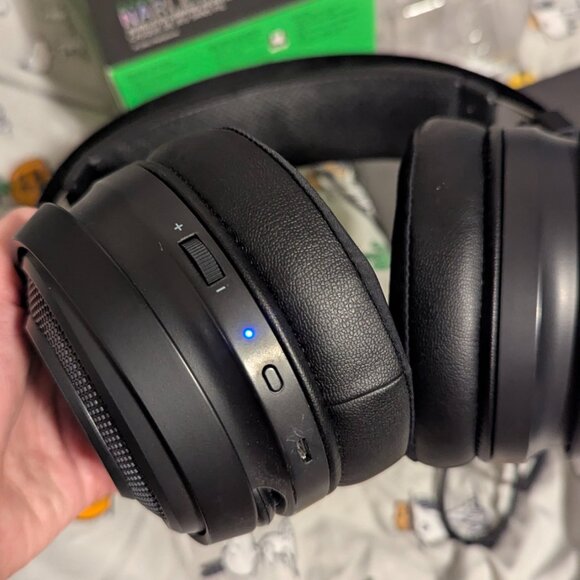 Razer Nari Essential Bluetooth Gaming Headphones - Picture 3 of 5